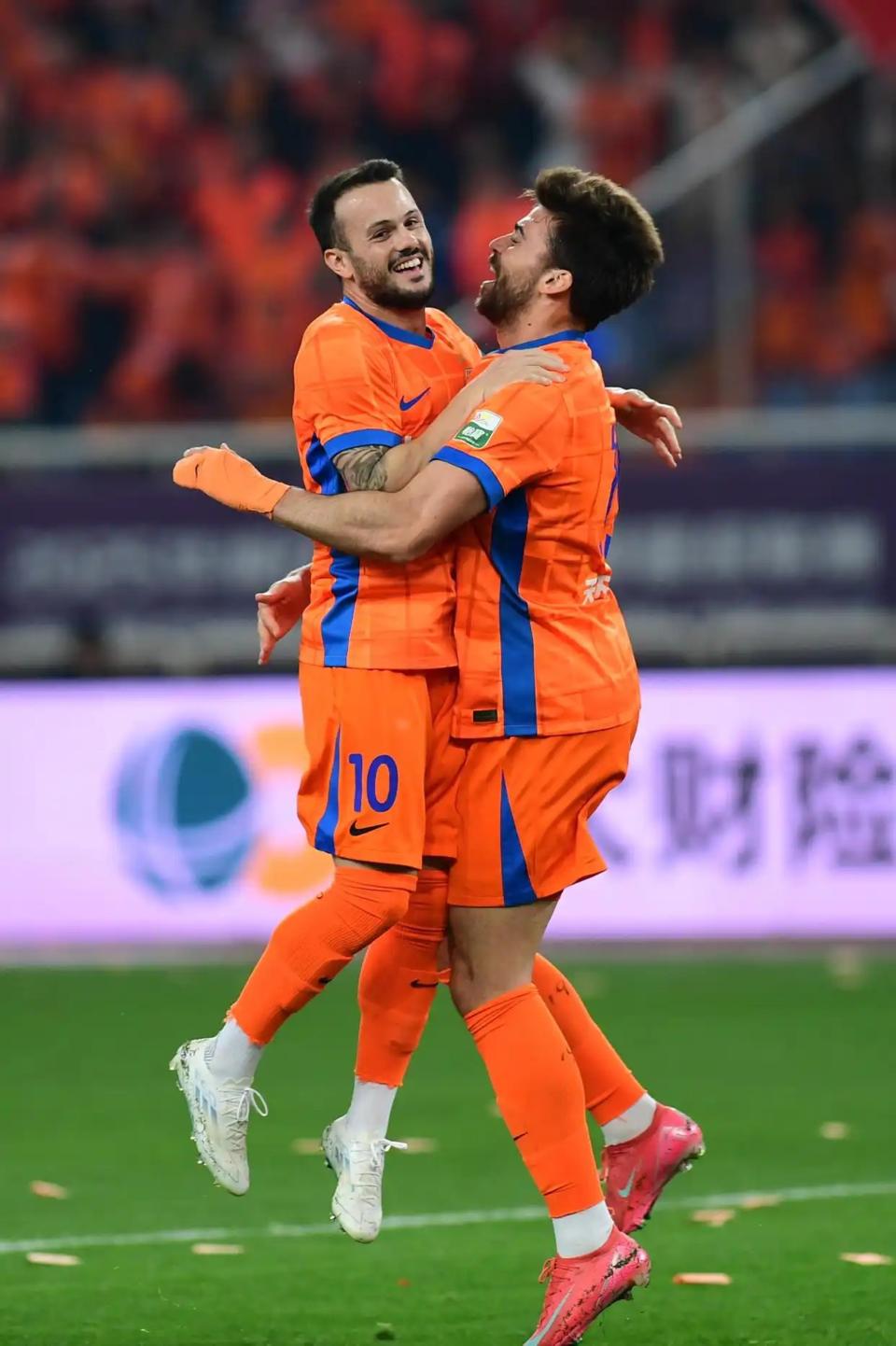 关键时刻法甲焦点战，山东泰山内部沟通，底气十足，轮换策略成焦点的简单介绍-爱游戏网页版