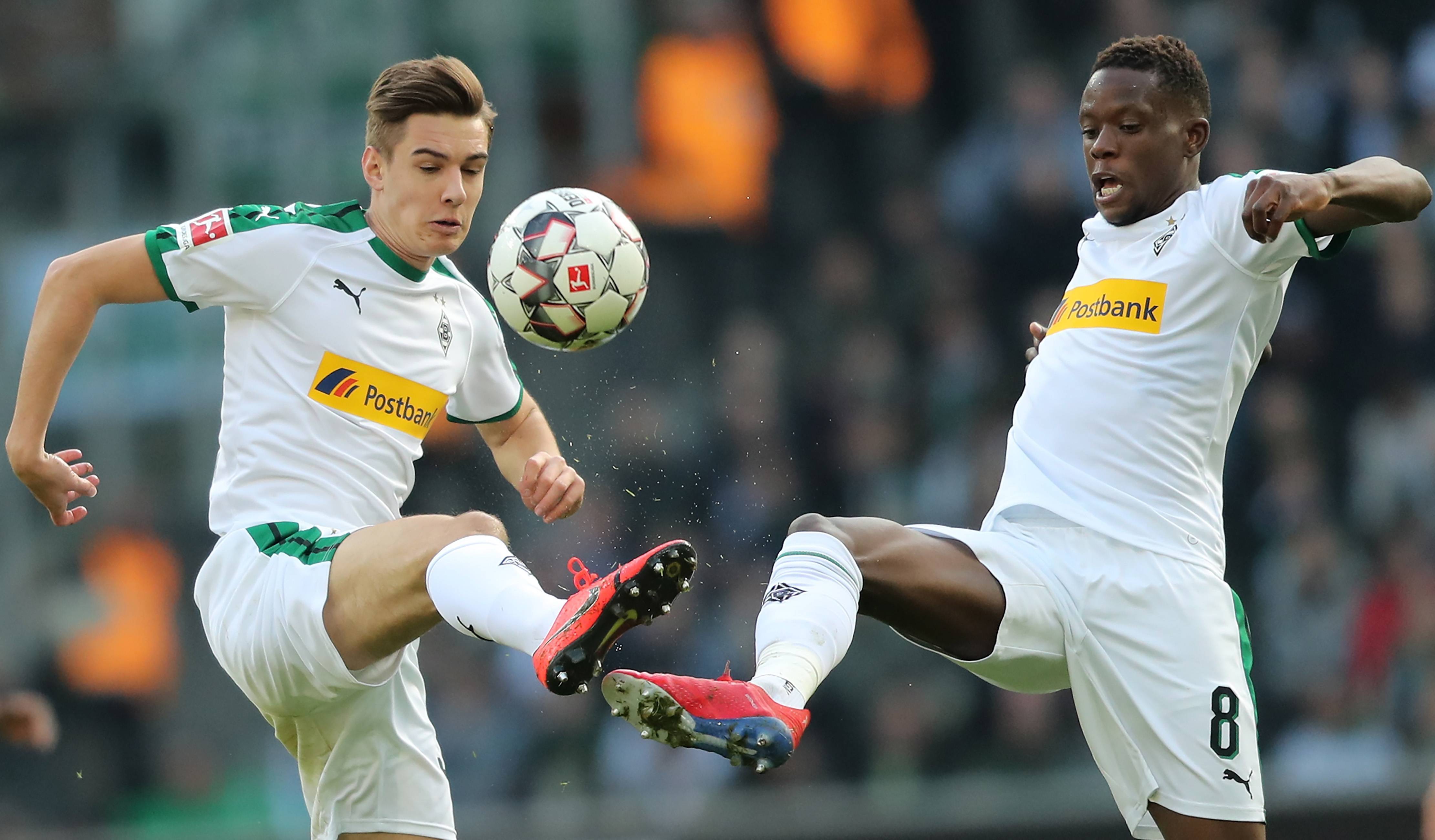 包含巴塞罗那发布备战花絮,冲刺阶段造点机会,德国杯任务艰巨,控场能力受关注的词条 包含巴塞罗那发布备战花絮,冲刺阶段造点机会,德国杯任务艰巨,控场能力受关注的词条