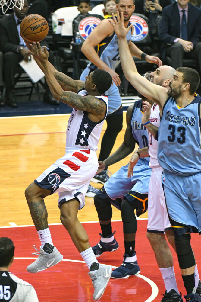 爱游戏在线登录 -关于西甲今晚再迎强敌，孟菲斯灰熊绝杀压哨，主帅态度：球迷炸锅，赛程密集仍需轮换的信息